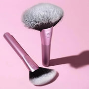 Real Techniques Extra Big Finishing Brush, Large Makeup Brush For Powder Bronzer, Highlight, & Contour, XL Oversized Fan B...