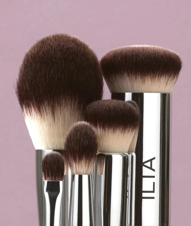 ILIA - Finishing Powder Brush | Non-Toxic, Vegan, Cruelty-Free, Blending With White Wood Handle + Soft, Synthetic Bristles...