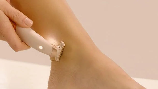 Finishing Touch Flawless Nu Razor Portable Cordless Rechargeable Electric Razor - Product Image