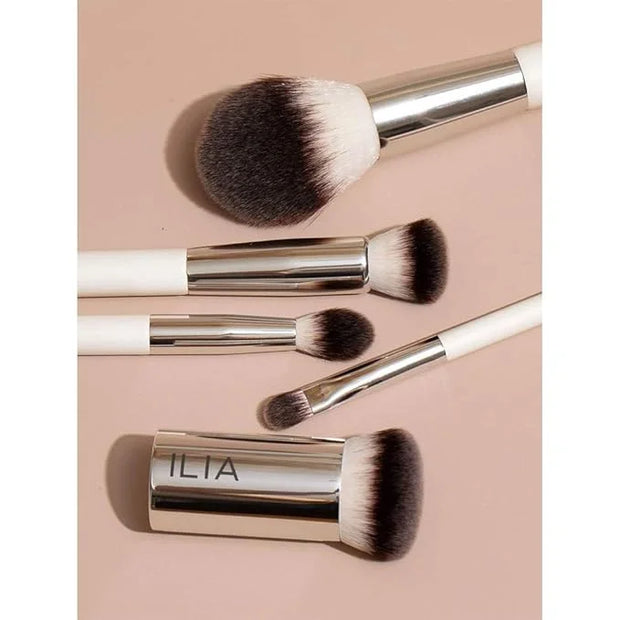 ILIA - Finishing Powder Brush | Non-Toxic, Vegan, Cruelty-Free, Blending With White Wood Handle + Soft, Synthetic Bristles...
